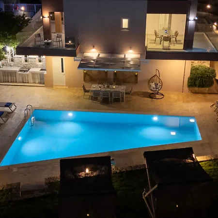 Villa Allas Heated Pool Hanya