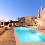 Allas Heated Pool فيلة