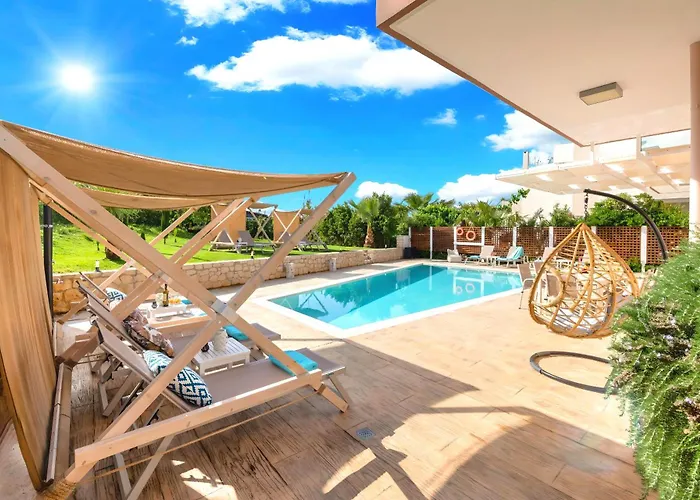 Allas Heated Pool * La Canea